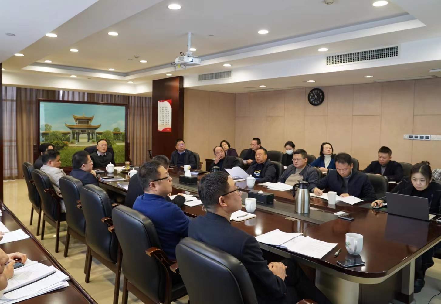 华体会平台召开2022年经营发展工作务虚会