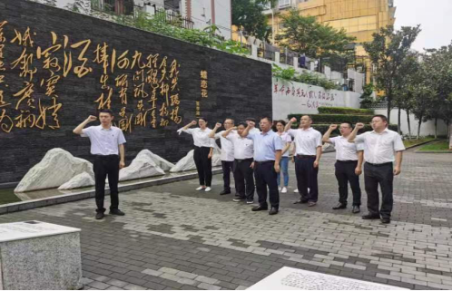 华体会(中国)一站式服务平台投资发展部党支部到识字里社区开展主题党日暨志愿服务活动
