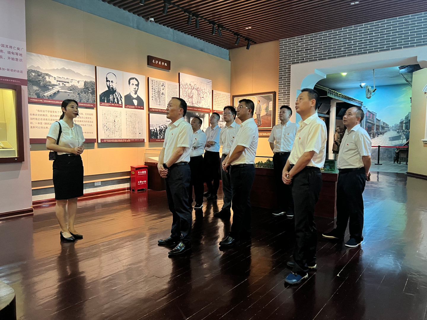 华体会(中国)一站式服务平台党委理论学习中心组开展第7次集体学习暨“不忘初心、牢记使命”主题党日活动