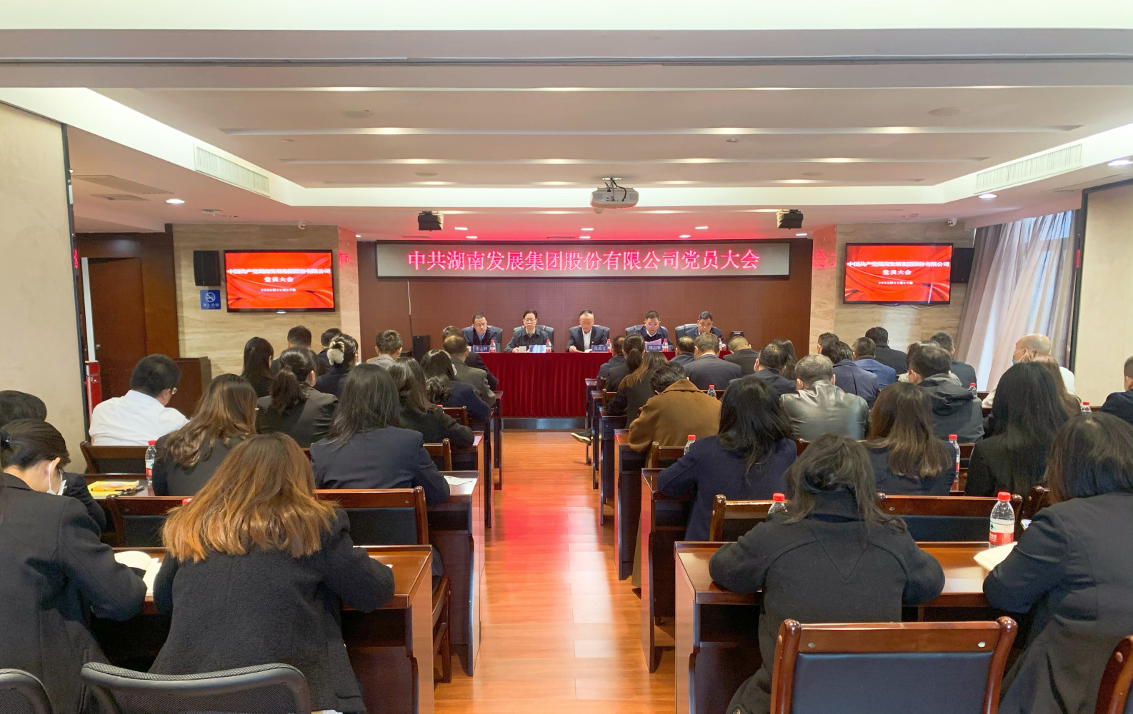 华体会(中国)一站式服务平台召开党员大会选举产生出席集团第四次党代会代表