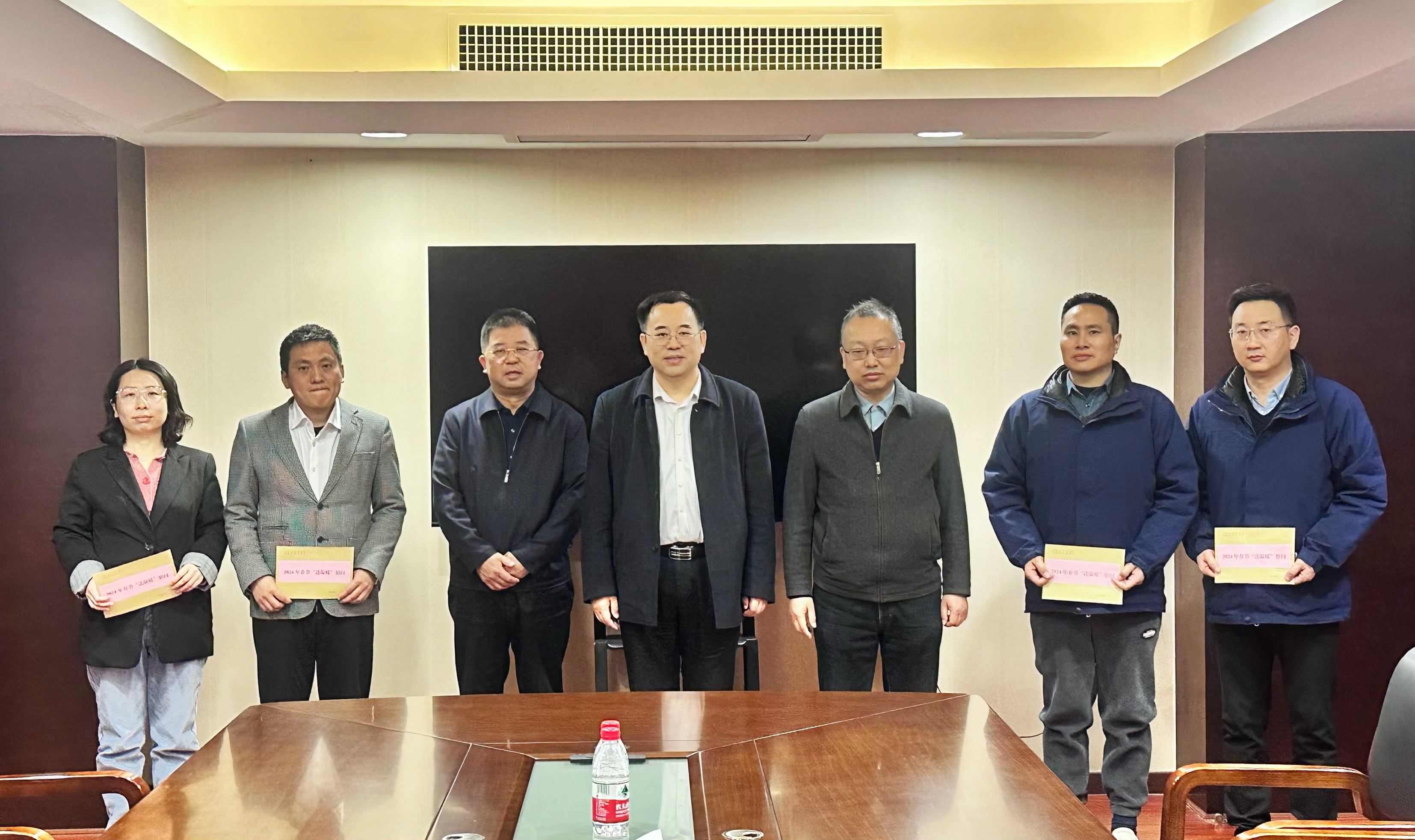 寒冬送温暖，关爱暖人心——华体会平台开展2024年春节“送温暖”走访慰问活动